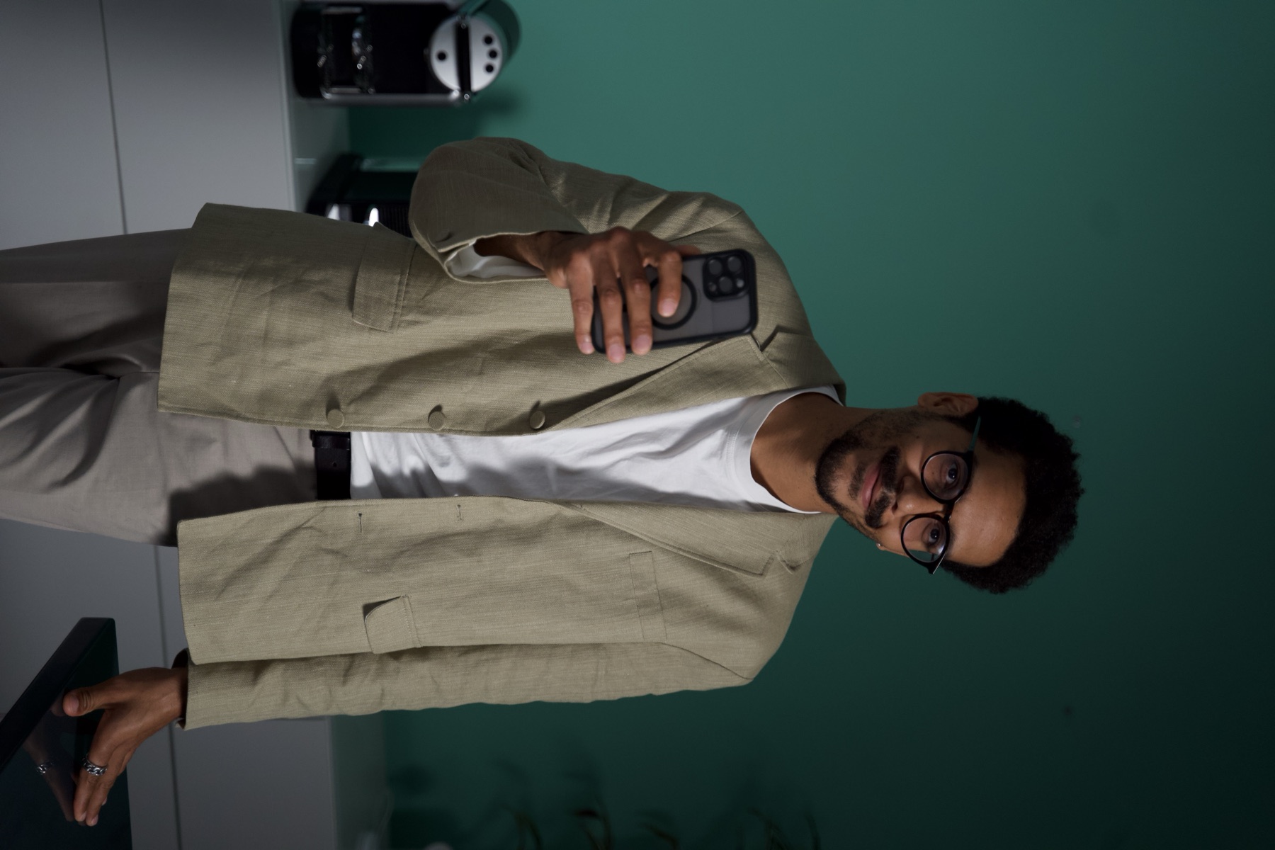 Gabriel Sizyandji bei einem Termin im Salon